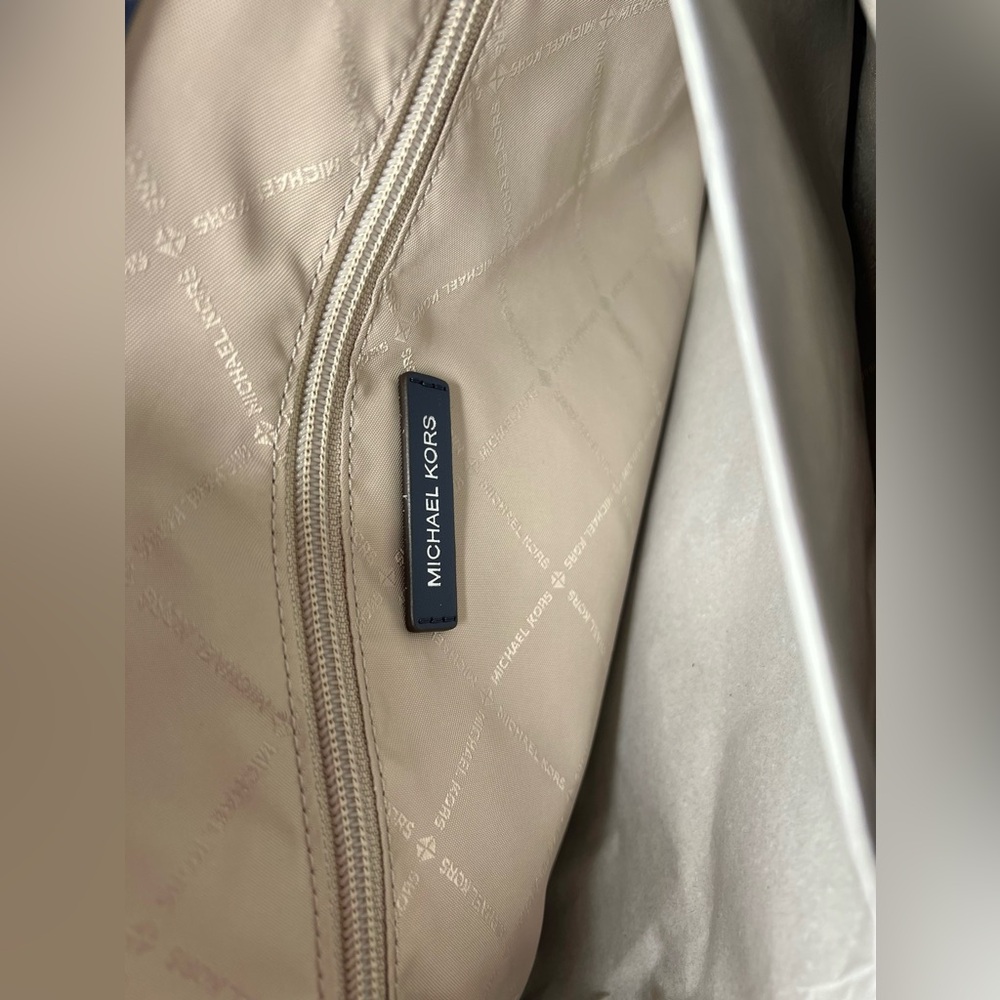 Michael Kors Voyager Large Color Block Signature Logo in Admiral Multi - Picture 11 of 12